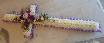 Cross - Cross is available in various sizes and as formal (massed) or informal...the illustration is formal (massed)

You choose the colour of flowers used.